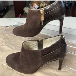 MICHAEL Michael Kors Sammy Ankle Boot Chocolate Suede